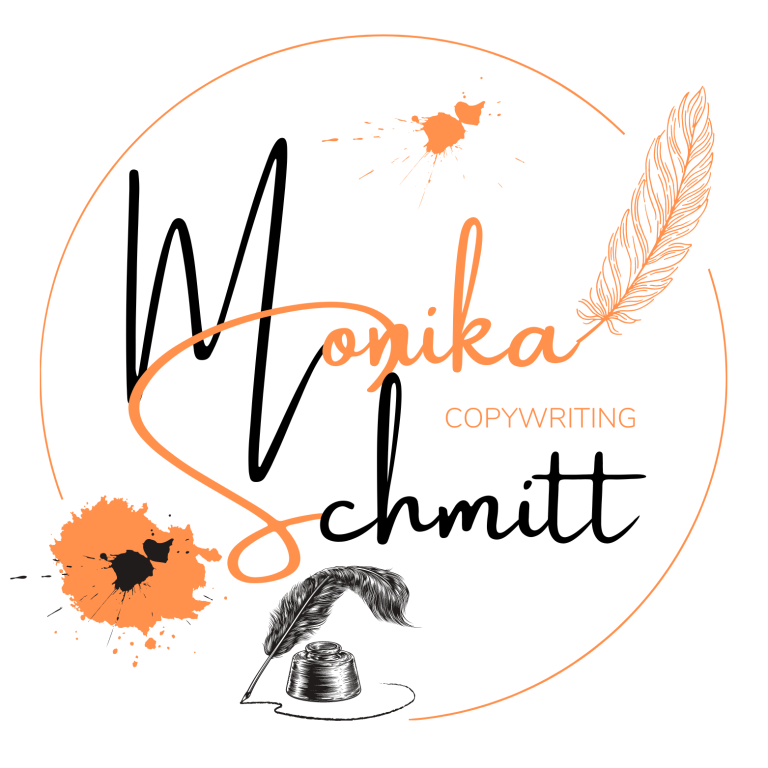 Logo Monika Schmitt - Copywriting Das Logo zeigt den Namen in verschnörkelter Schrift, sowie Tintenkleckse in orange und schwarz. Außerdem 2 Schreibfedern und 1 Tintenfass.